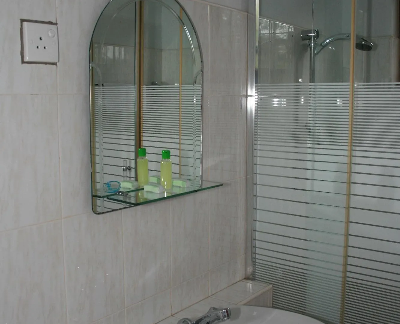 Blue Gum Hotel Ja-Ela 3*,